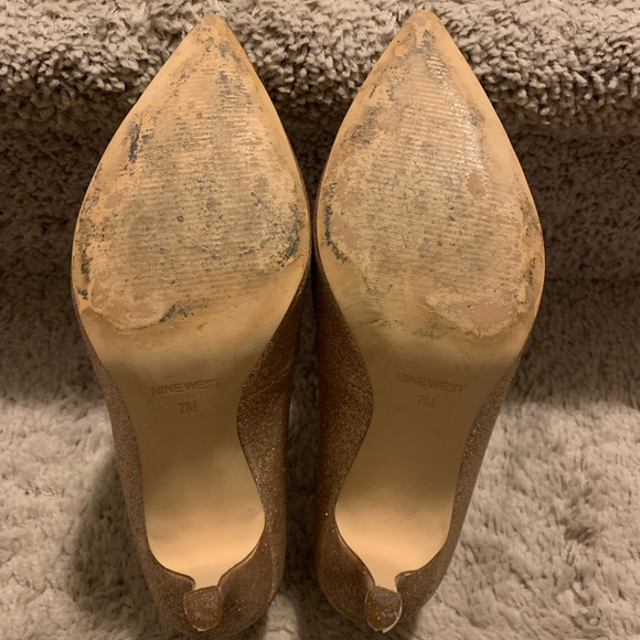 🎉Host Pick 🎉 Nine West - Gold Sparkle Heels - Picture 11 of 12